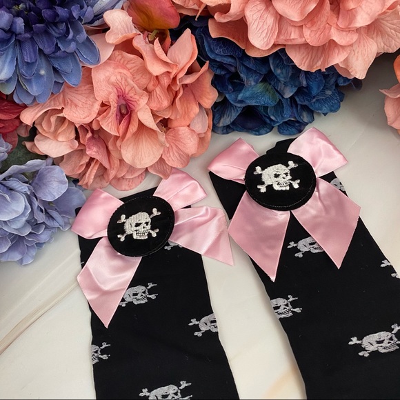 Gothic Long Black Knee High Stockings with Skulls & Pink Bows - Picture 13 of 16